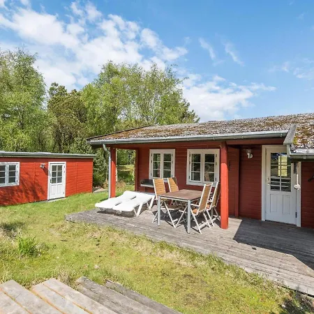 Scenic Log Cabin In Rindby-By Traum 別荘